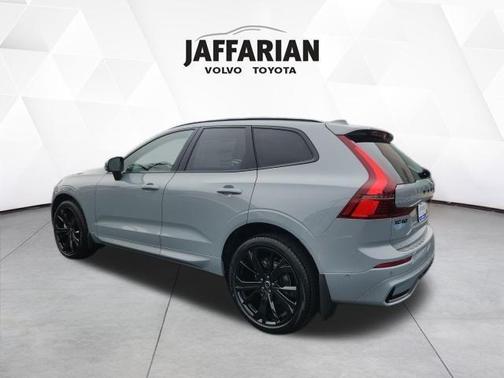 2026 Volvo XC60 B5 Ultra Black Edition