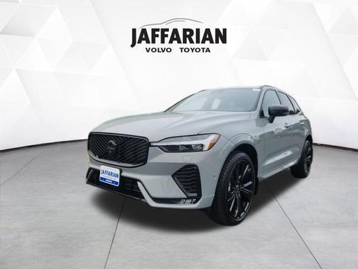 2026 Volvo XC60 B5 Ultra Black Edition