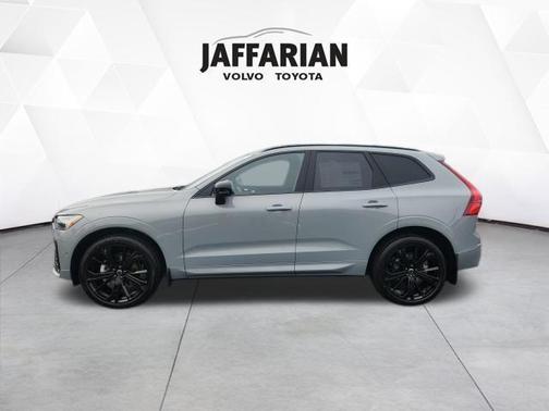 2026 Volvo XC60 B5 Ultra Black Edition