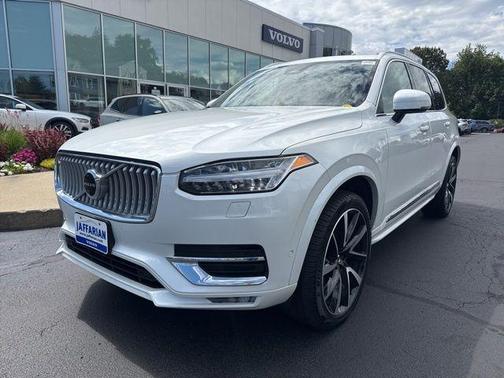 2024 Volvo XC90 B6 Plus Bright Theme 6-Seater