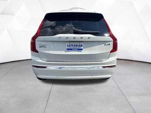 2024 Volvo XC90 B6 Plus Bright Theme 6-Seater