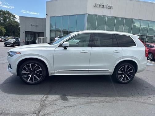 2024 Volvo XC90 B6 Plus Bright Theme 6-Seater