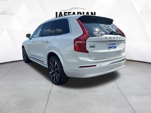 2024 Volvo XC90 B6 Plus Bright Theme 6-Seater