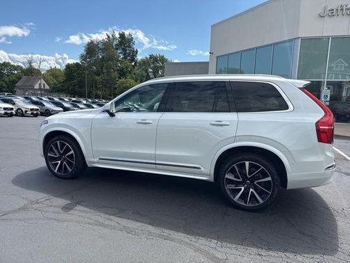 2024 Volvo XC90 B6 Plus Bright Theme 6-Seater