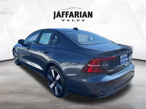 2025 Volvo S60 Plug-In Hybrid T8 Plus