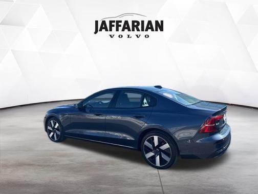 2025 Volvo S60 Plug-In Hybrid T8 Plus