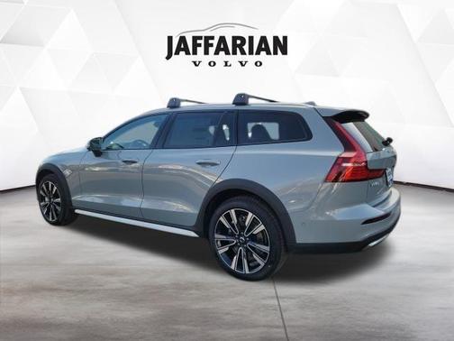 2026 Volvo V60 Cross Country B5 Ultra