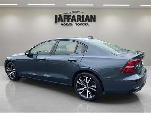 2024 Volvo S60 B5 Core Dark Theme