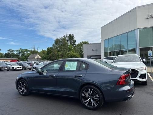 2024 Volvo S60 B5 Core Dark Theme