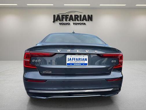 2024 Volvo S60 B5 Core Dark Theme