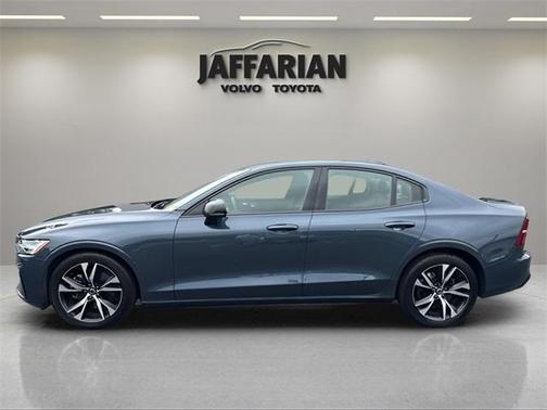 2024 Volvo S60 B5 Core Dark Theme