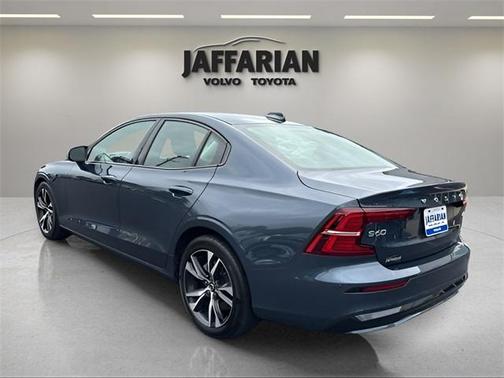 2024 Volvo S60 B5 Core Dark Theme