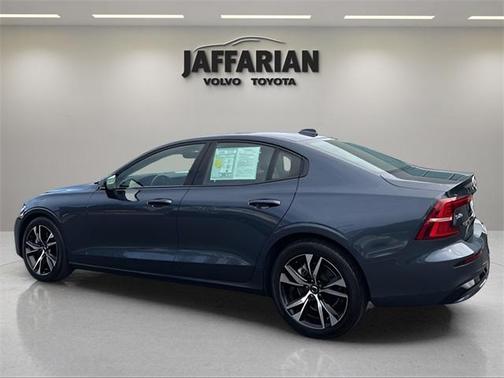 2024 Volvo S60 B5 Core Dark Theme