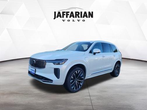 Crystal White Pearl 2026 Volvo XC90 Plug-In Hybrid T8 Plus