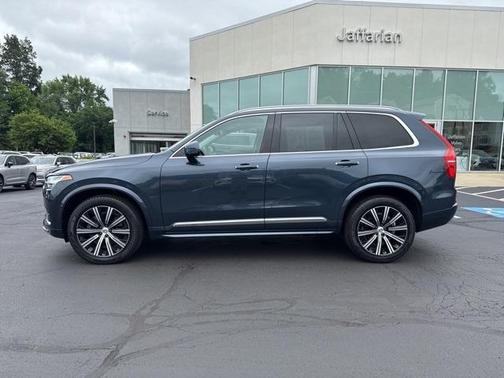 2022 Volvo XC90 T6 Inscription 7 Passenger