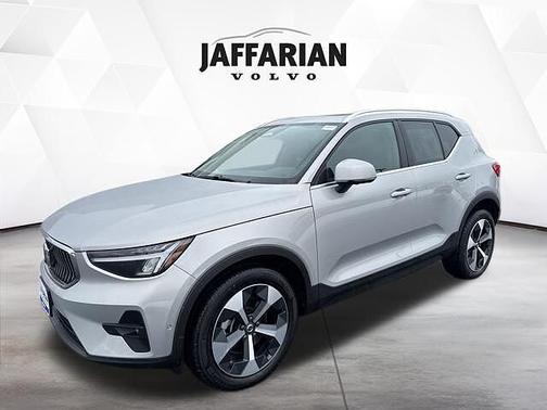 2025 Volvo XC40 Plus