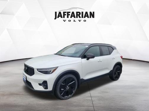 2026 Volvo XC40 B5 Ultra Black Edition