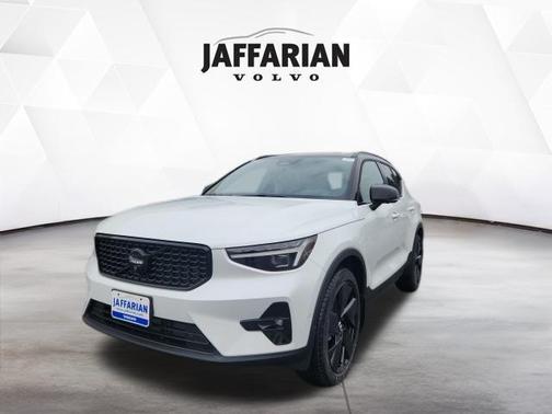 2026 Volvo XC40 B5 Ultra Black Edition