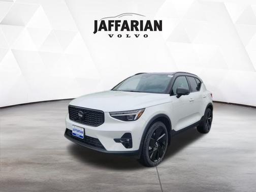 2026 Volvo XC40 B5 Ultra Black Edition