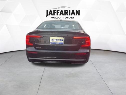 2023 Volvo S60 B5 Ultimate Black Edition