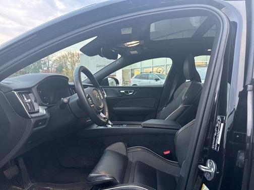 2023 Volvo S60 B5 Ultimate Black Edition