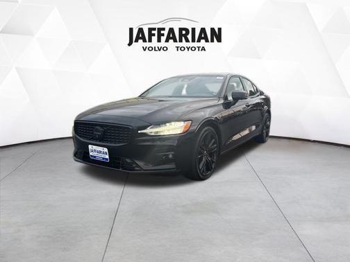 2023 Volvo S60 B5 Ultimate Black Edition