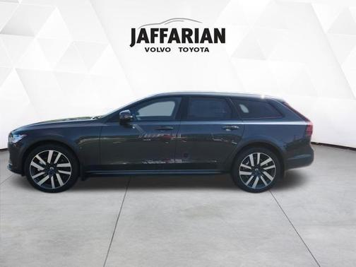 2026 Volvo V90 Cross Country B6 Ultra