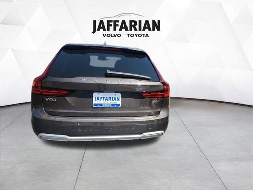 2026 Volvo V90 Cross Country B6 Ultra