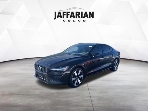 2024 Volvo S60 Recharge Plug-In Hybrid T8 Plus Dark Theme