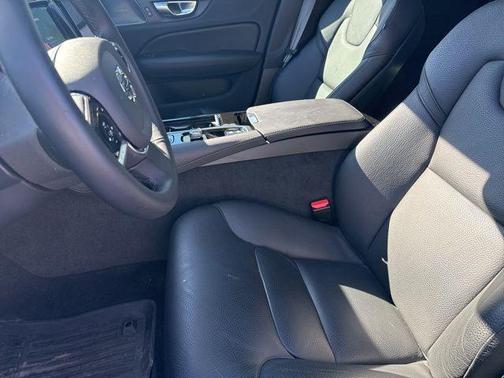 2024 Volvo S60 Recharge Plug-In Hybrid T8 Plus Dark Theme