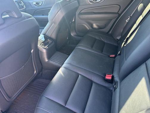 2024 Volvo S60 Recharge Plug-In Hybrid T8 Plus Dark Theme