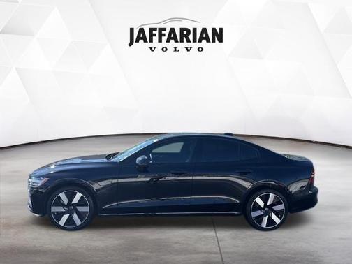 2024 Volvo S60 Recharge Plug-In Hybrid T8 Plus Dark Theme