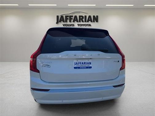 2025 Volvo XC90 B6 Plus 7-Seater