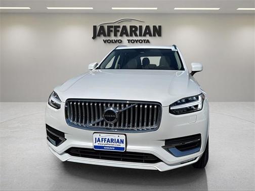 2025 Volvo XC90 B6 Plus 7-Seater