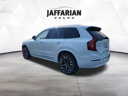 Crystal White Pearl 2026 Volvo XC90 B6 Ultra
