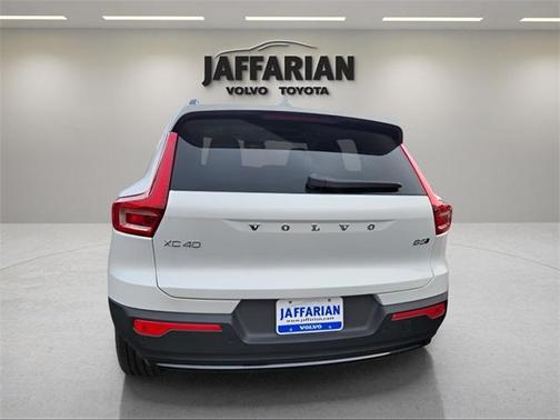 2025 Volvo XC40 B5 Plus Dark Theme