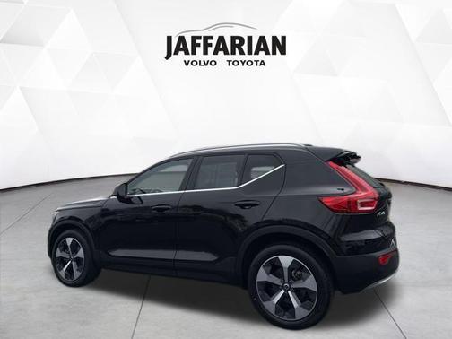 2024 Volvo XC40 B5 Core