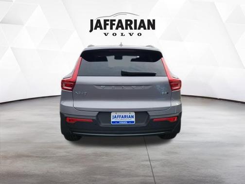 2026 Volvo XC40 B5 Ultra