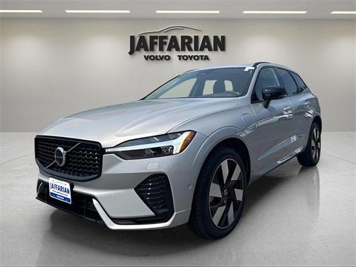 2024 Volvo XC60 Recharge Plug-In Hybrid T8 Plus Dark Theme