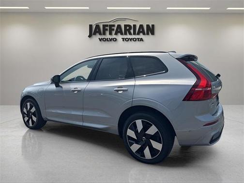 2024 Volvo XC60 Recharge Plug-In Hybrid T8 Plus Dark Theme