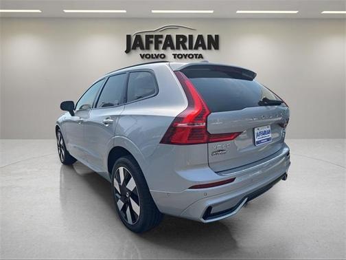 2024 Volvo XC60 Recharge Plug-In Hybrid T8 Plus Dark Theme