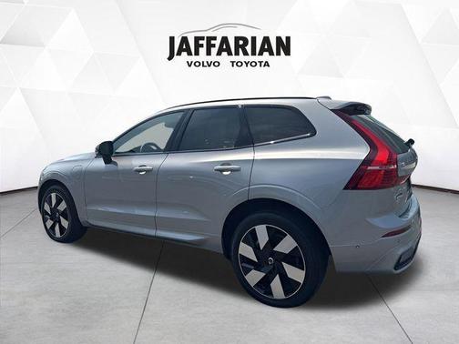 2024 Volvo XC60 Recharge Plug-In Hybrid T8 Plus Dark Theme