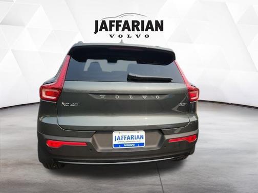 2026 Volvo XC40 B5 Ultra