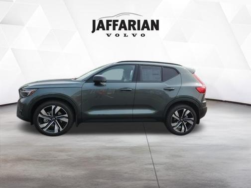 2026 Volvo XC40 B5 Ultra