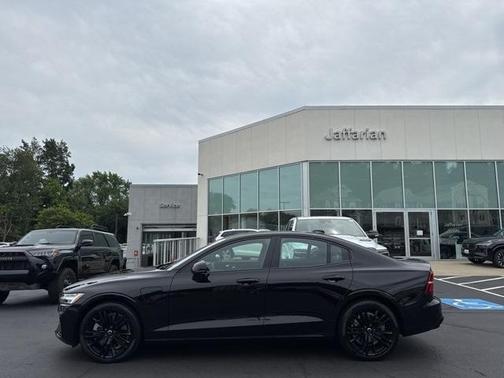 2024 Volvo S60 Recharge Plug-In Hybrid T8 Plus Black Edition
