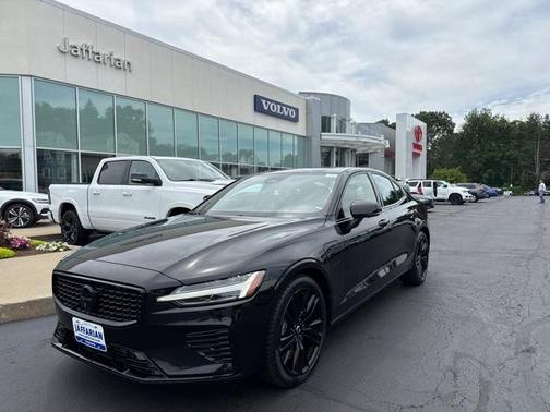 2024 Volvo S60 Recharge Plug-In Hybrid T8 Plus Black Edition
