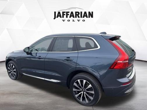 2023 Volvo XC60 B5 Plus Bright Theme