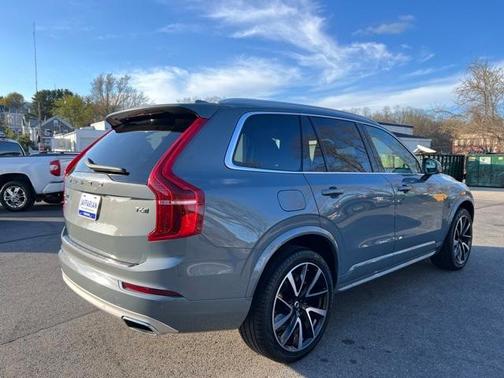 Photo 4 of 29 of 2021 Volvo XC90 T6 Momentum 6 Passenger