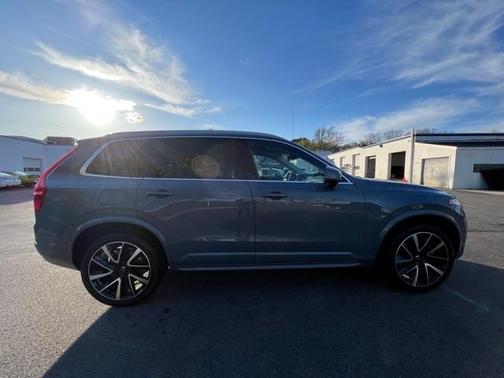 Photo 5 of 29 of 2021 Volvo XC90 T6 Momentum 6 Passenger
