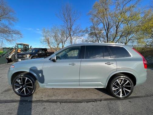 Photo 2 of 29 of 2021 Volvo XC90 T6 Momentum 6 Passenger